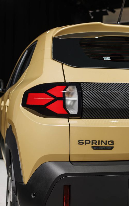 Dacia Spring 2024 com design renovado 7 Óticas Dacia Spring traseira