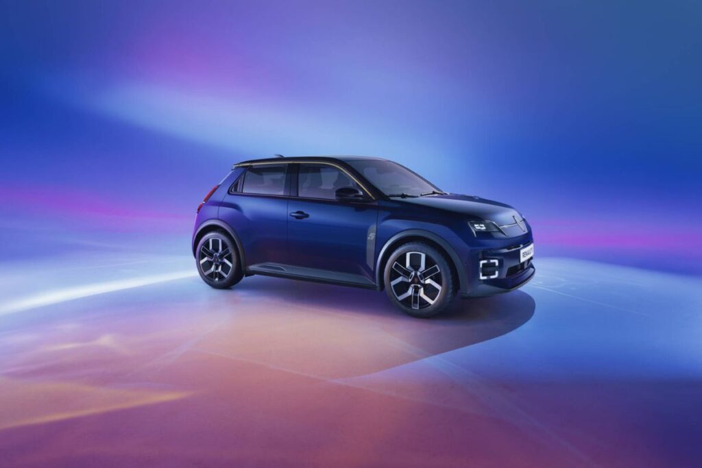 Aí está o Renault 5 E-Tech 9 Renault 5 E-TECH azul