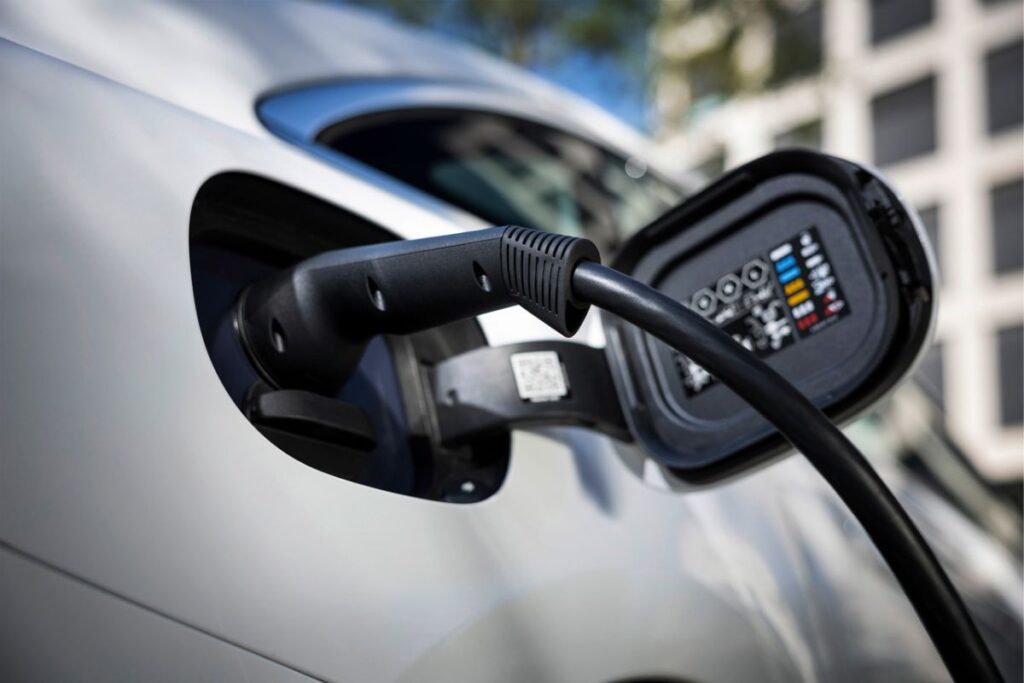 Mercedes-Benz lança wallbox portátil 4 wallbox Mercedes-Benz compatibilidade