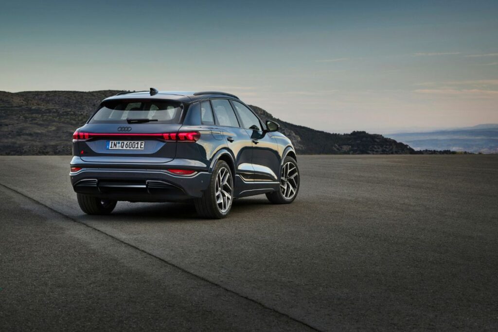 Audi Q6 e-tron: um SUV a partir de 74.700 euros 7 Audi Q6 e-tron traseira