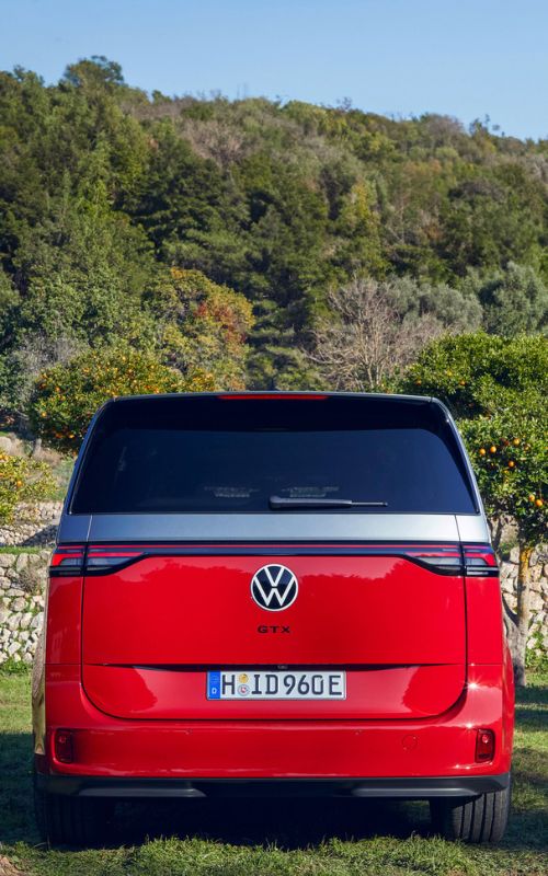 ID. Buzz GTX: a carrinha Bulli ganha versão desportiva 5 ID. Buzz GTX 4 traseira