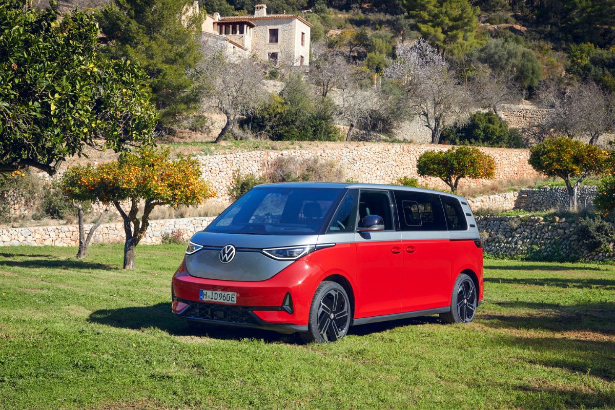 ID. Buzz GTX: a carrinha Bulli ganha versão desportiva 2 ID. Buzz GTX 4