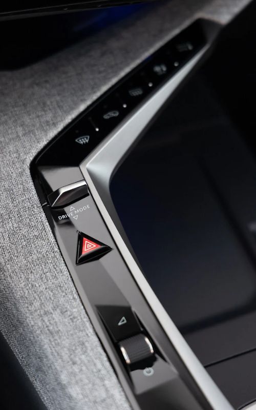 Peugeot E-3008: o best-seller torna-se elétrico 8 botões físicos