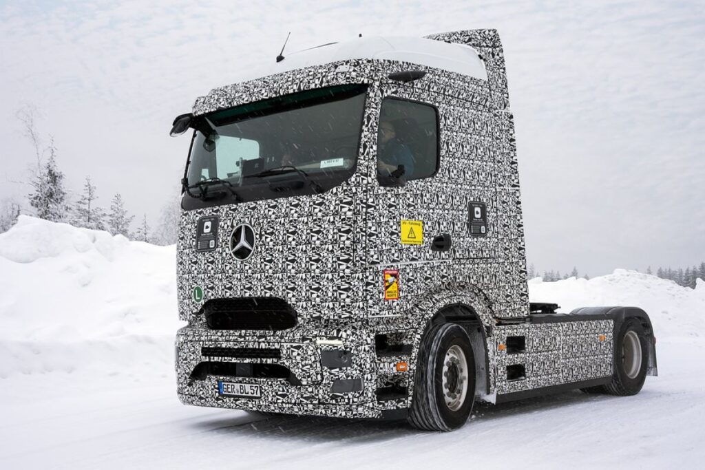 Camião Mercedes eActros 600 supera frio finlandês 6 Trator do eActros 600