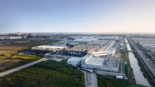 Tesla despede 10% do pessoal a nível global 13 Tesla despede
