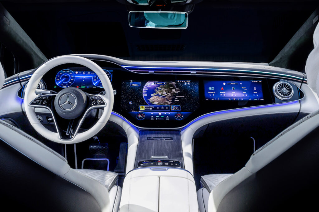 Mercedes EQS ganha autonomia e mantém preços 6 Mercedes EQS cockpit