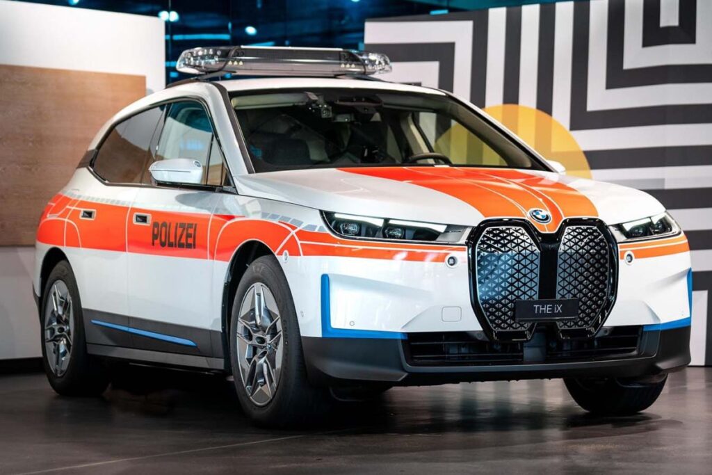 Polícia em Portugal usa frotas elétricas de formas diferentes 13 BMW policia