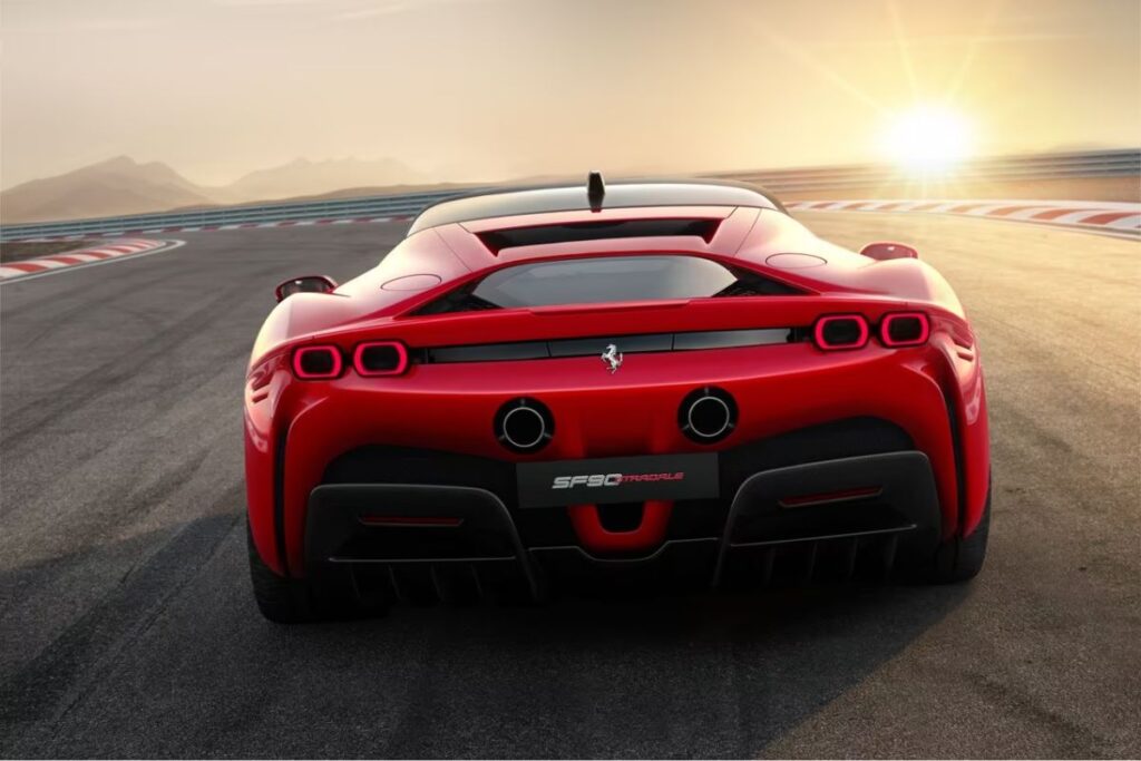 Confirmado: primeiro Ferrari 100% elétrico chega em 2025 3 O Ferrari SF90 Stradale
