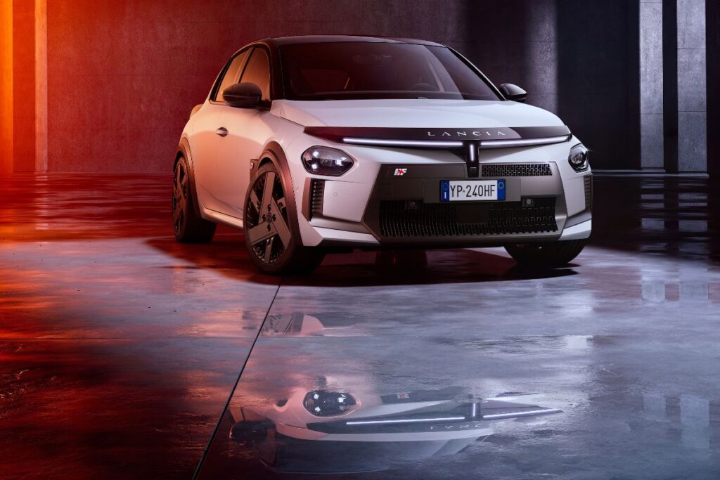 Lancia Ypsilon HF: versão de elevada performance chega em 2025 3 Lancia Ypsilon HF