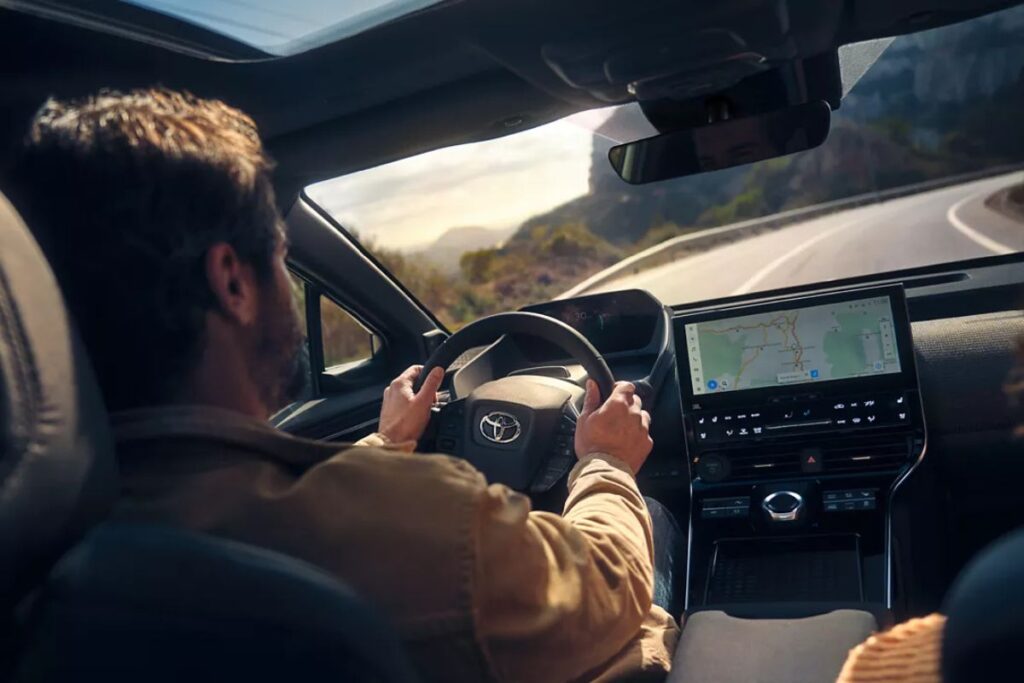 Toyota bZ4X com gama renovada em Portugal 3 Toyota bZ4X condutor