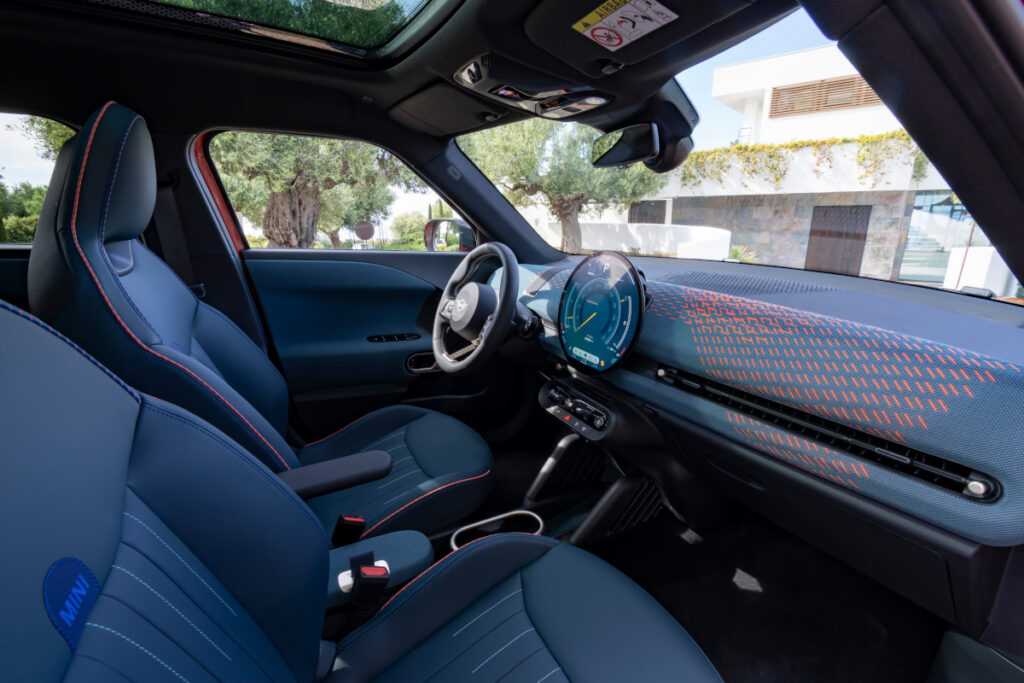 Mini Aceman: o novo crossover com estilo 10 Mini aceman bancos