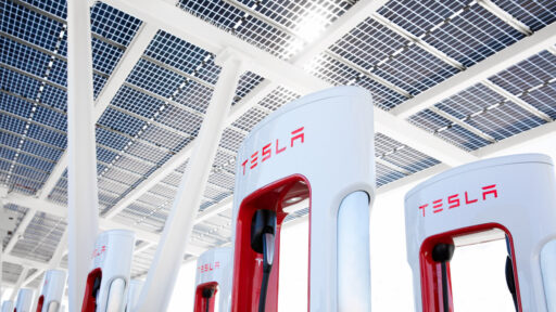 Supercharger: Musk despede equipa mas continua expansão da rede 10 Tesla supercharger