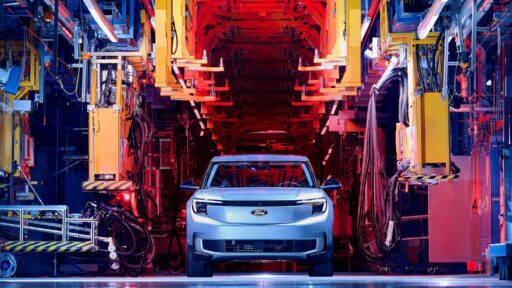"Nova" fábrica da Ford em Colónia inaugurada pelo Explorer 12 Nova fábrica da Ford