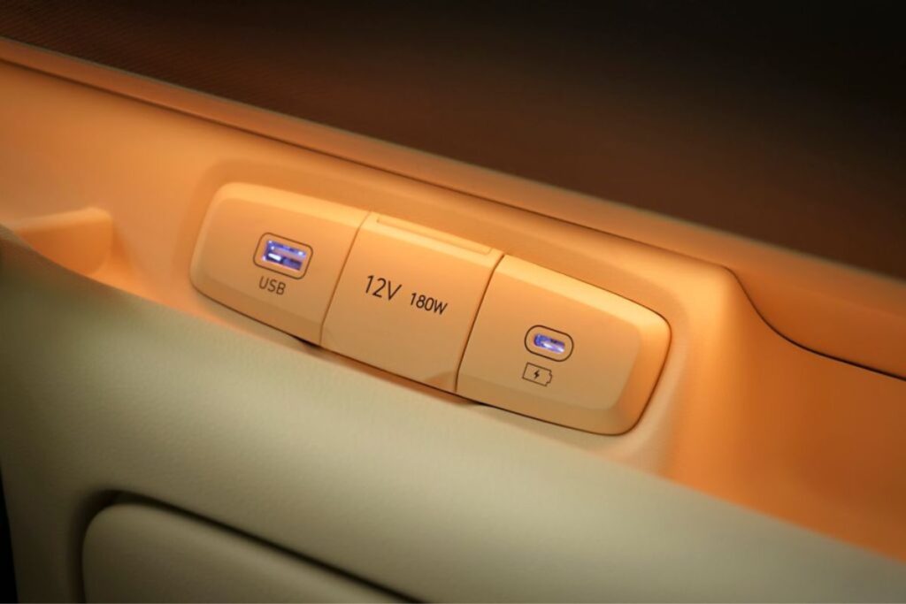 Inster: o pequeno SUV da Hyundai 12 Inster carregador