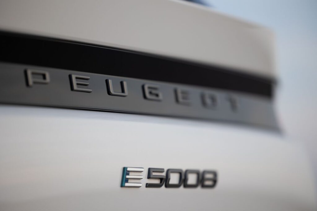 Peugeot E-5008 já pode ser encomendado 3 Peugeot E 5008 assina