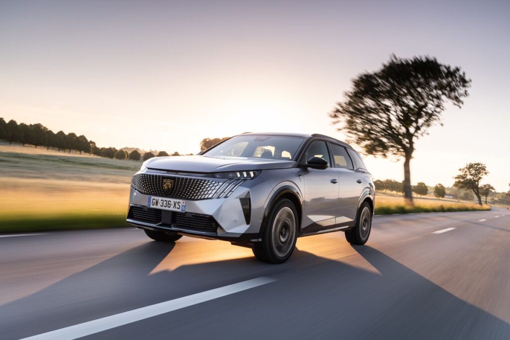 Peugeot E-5008 já pode ser encomendado 6 Peugeot E 5008 estrada
