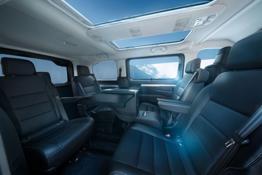 Opel Zafira Electric já pode ser encomendado por 50.600€ 4 Zafira electric interior