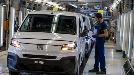 Fábrica de Mangualde já produz veículos elétricos 6 linha de montagem da fábrica de Mangualde