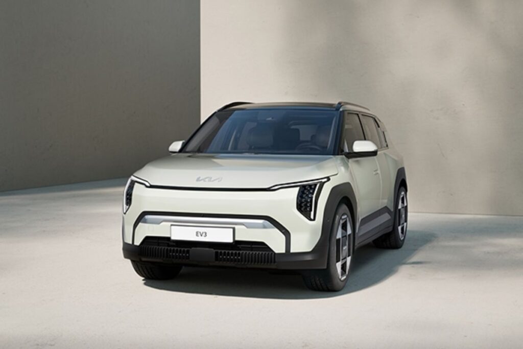 Kia EV3 mostra-se em Portugal a partir de hoje 4 Kia EV3 concessionários