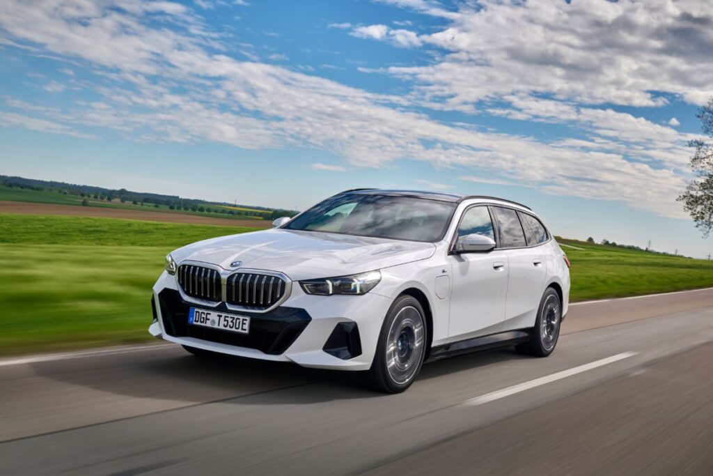 Tesla dá trambolhão nas vendas em agosto e perde liderança 3 BMW com mais vendas em agosto