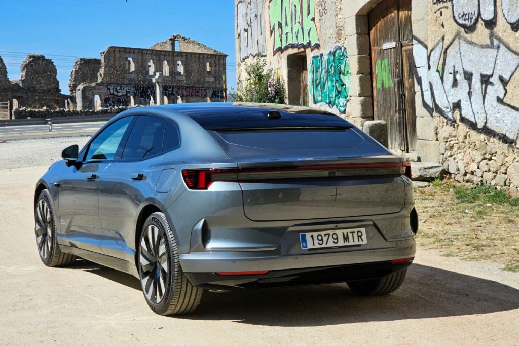 Já conduzimos o Polestar 4 6 traseira Polestar 4