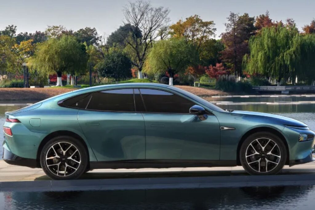 Xpeng entra em Portugal com 3 modelos elétricos 7 P7