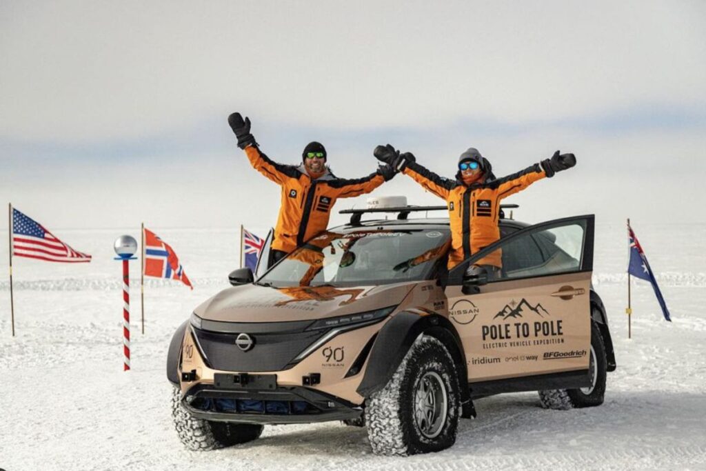 Julie e Chris foram de Polo a Polo num Nissan Ariya elétrico 5 Polo