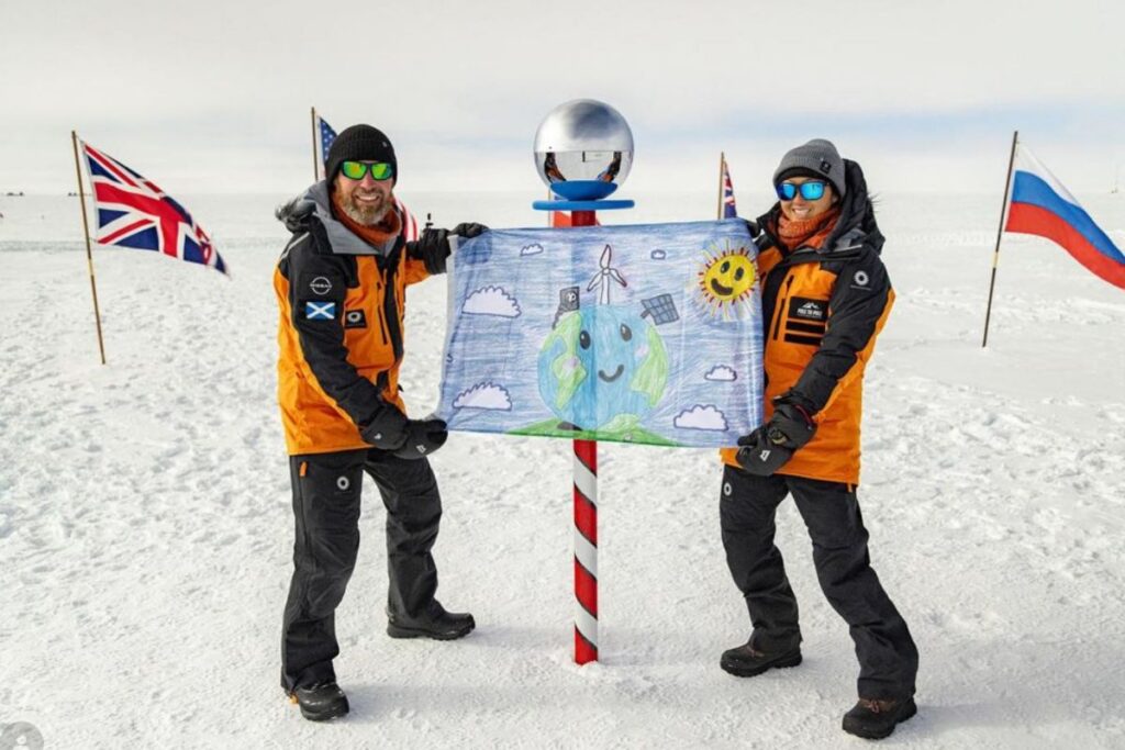 Julie e Chris foram de Polo a Polo num Nissan Ariya elétrico 7 polo a polo