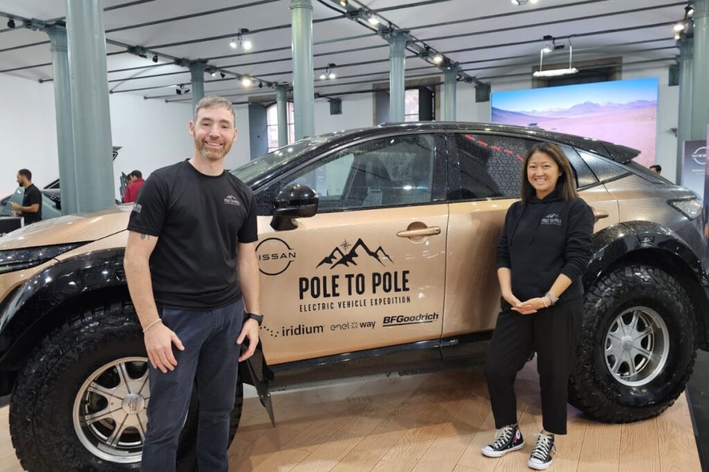 Julie e Chris foram de Polo a Polo num Nissan Ariya elétrico 3 Polo a Polo
