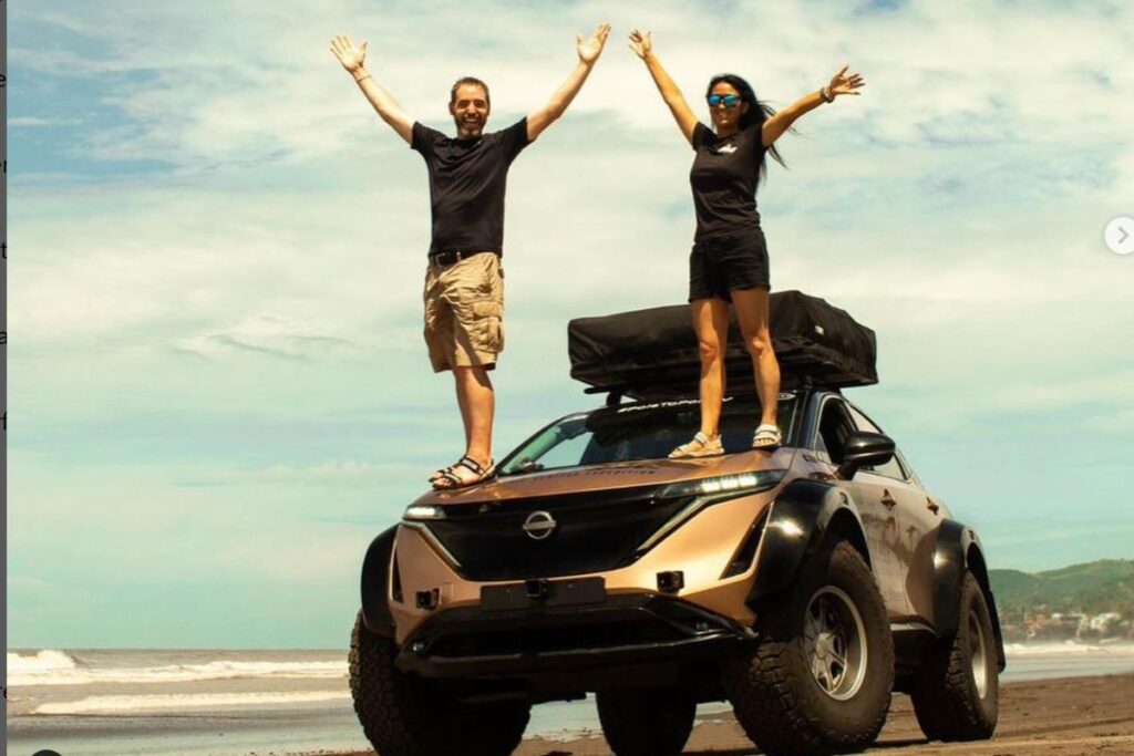 Julie e Chris foram de Polo a Polo num Nissan Ariya elétrico 6 Polo a Polo