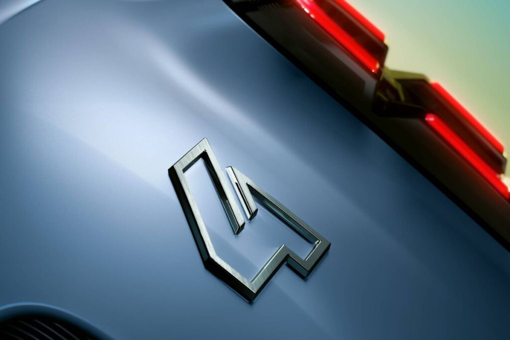 Renault 4 E-Tech: primeiras imagens fazem sonhar 7 R4