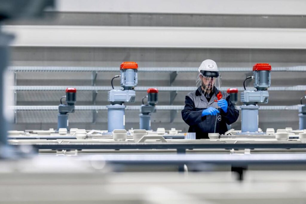 Fábrica de reciclagem de baterias da Mercedes é única na Europa 4 fábrica de reciclagem de baterias