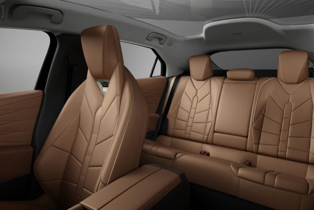 DS Nº8 é o primeiro 100% elétrico da DS Automobiles 7 DS Nº8 bancos