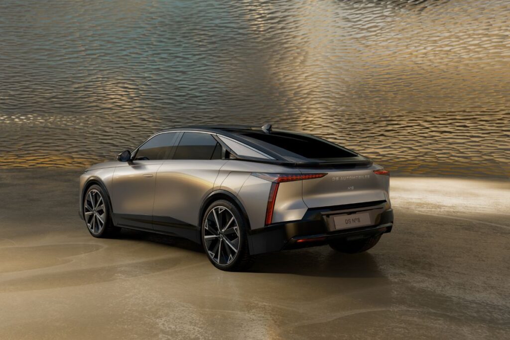 DS Nº8 é o primeiro 100% elétrico da DS Automobiles 4 DS Nº8