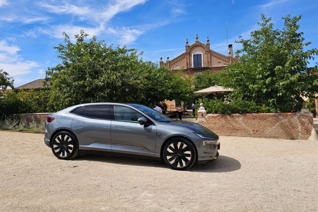 Polestar 5 já chegou e sabemos os preços para Portugal 5 automóveis vendidos em Portugal Red Dot "Best of the Best"