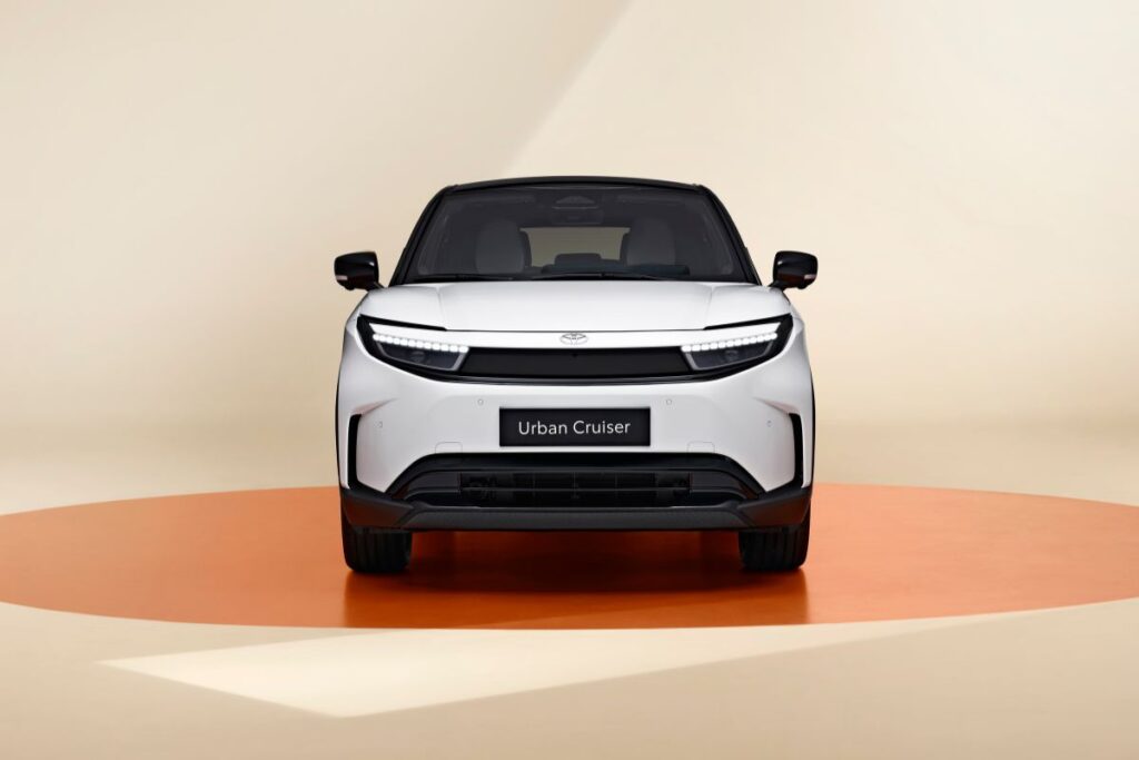 Toyota Urban Cruiser é novo SUV compacto 100% elétrico 7 Toyota Urban Cruiser frente