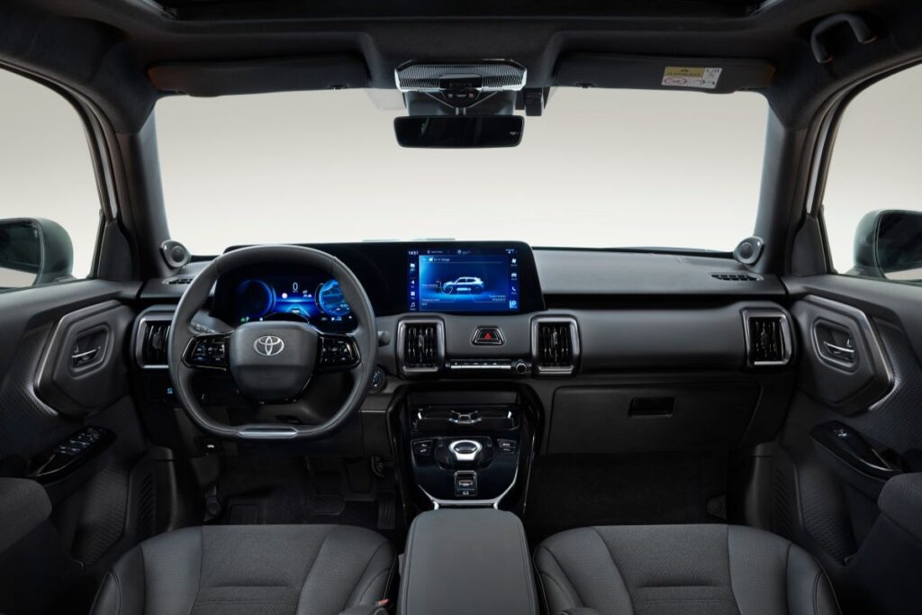 Toyota Urban Cruiser é novo SUV compacto 100% elétrico 10 Toyota Urban Cruiser inteiror
