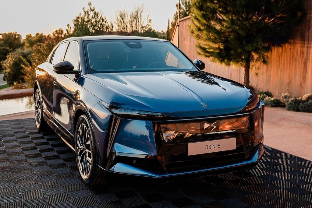 Porta-estandarte DS Nº8 chega à Europa a meio do ano 3 DS Nº8