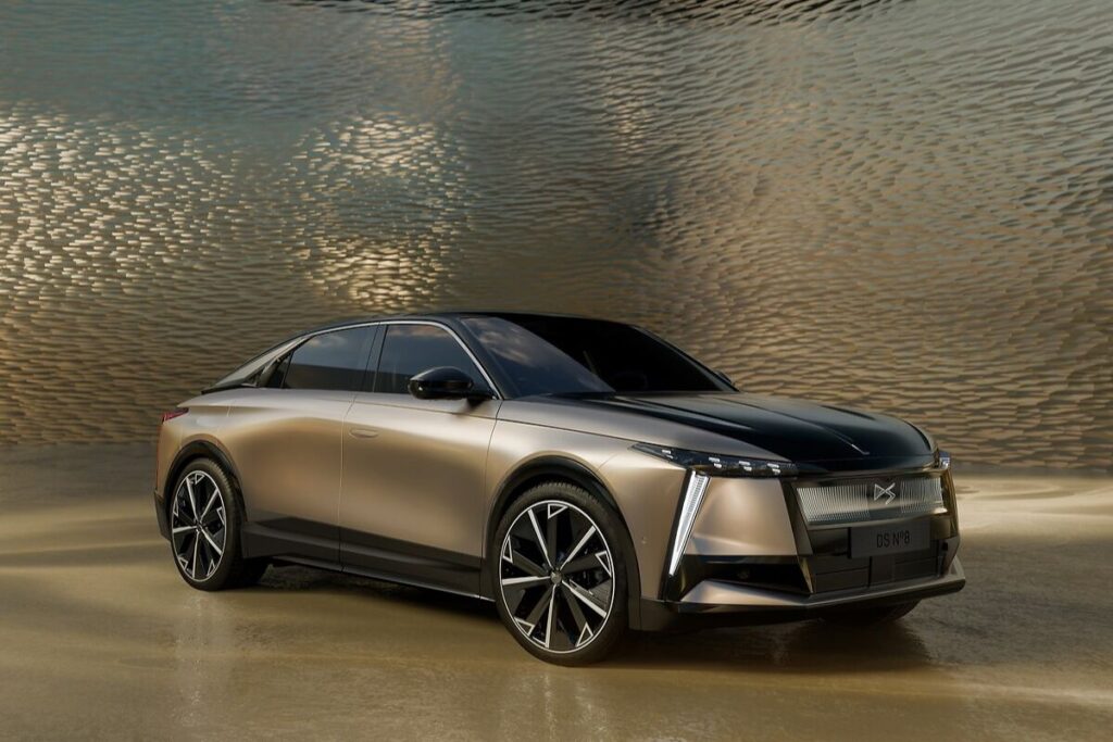 Porta-estandarte DS Nº8 chega à Europa a meio do ano 5 DS Nº8