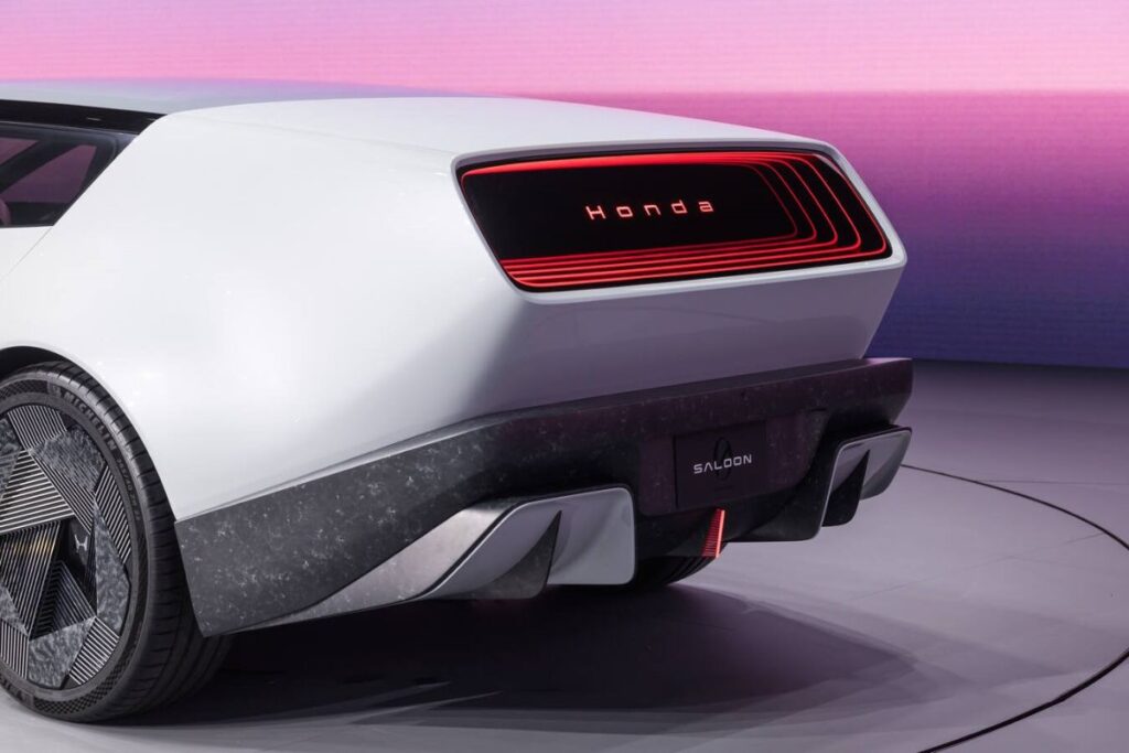 Série Honda 0 foi apresentada e chega ao mercado em 2026 7 Honda 0 saloon traseira