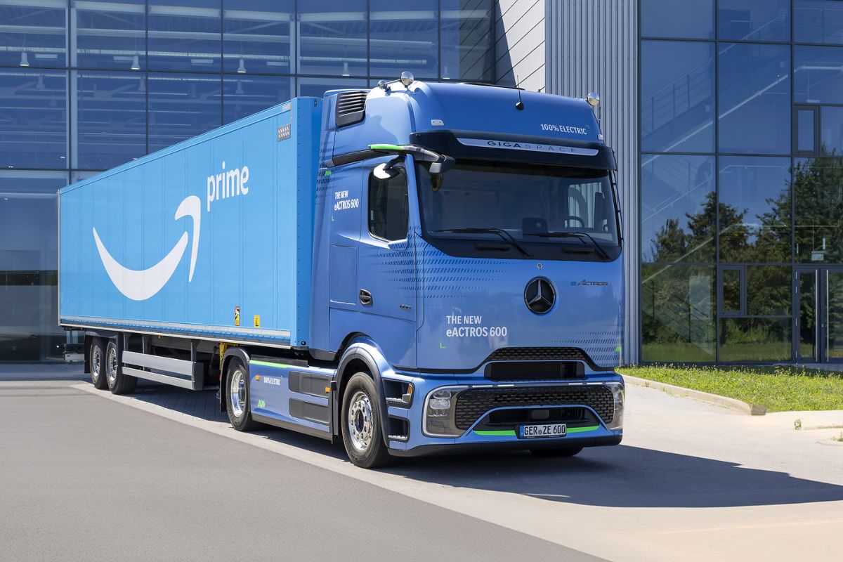 Camiões elétricos permitem poupança de 100.000 euros 2 Amazon camiões elétricos