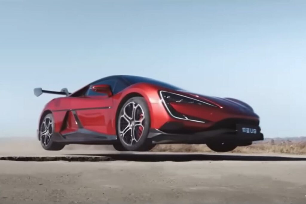 U9: supercarro elétrico da BYD salta sobre obstáculos 3 BYD U9