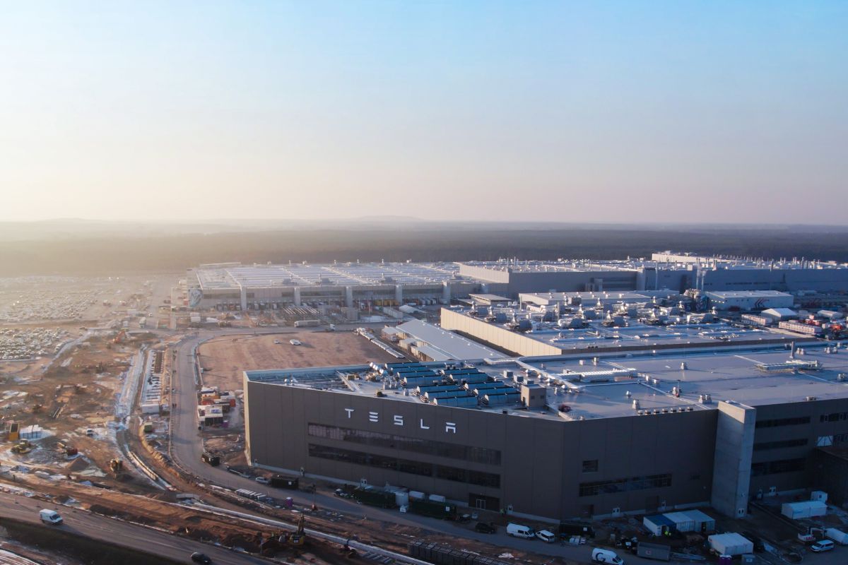 Tesla investe 1.000 milhões para produzir células de bateria na Gigafábrica de Berlim 2 gigafábrica Berlim células de bateria