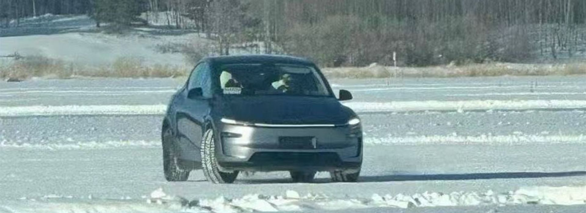 Tesla Model Y renovado visto sem camuflagem 2 Tesla Y renovado