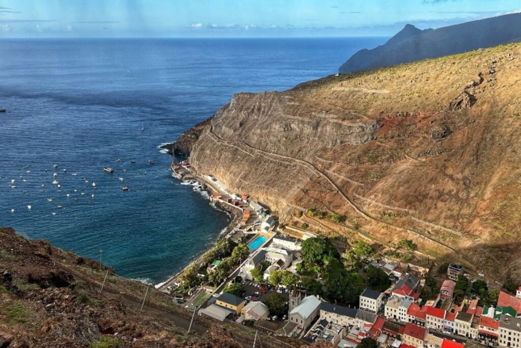 Santa Helena quer ser primeiro território só com BEV 6 Santa Helena
