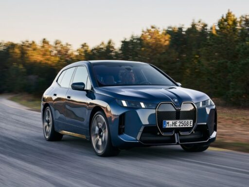 Comprar carro elétrico pela empresa: as contas que deve fazer 4 BMW iX empresa
