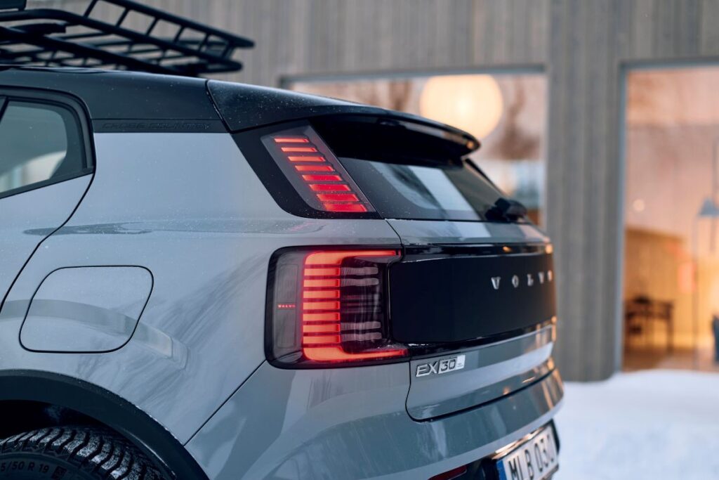 Volvo EX30 Cross Country: as caraterísticas e o preço 8 EX30 Cross Country otica