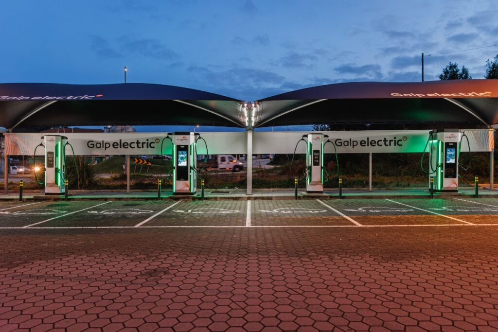 Carregadores ultrarrápidos made-in Portugal equipam hub de Esmoriz 3 carregadores ultrarrápidos