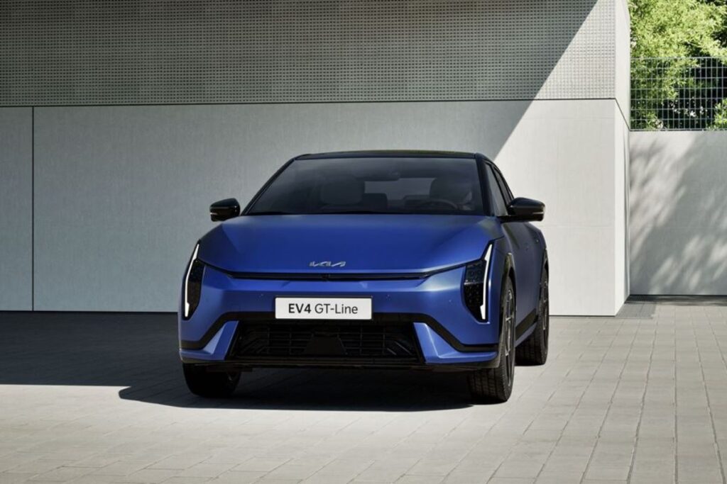 Kia EV4: as primeiras imagens do modelo de produção 5 Kia EV4