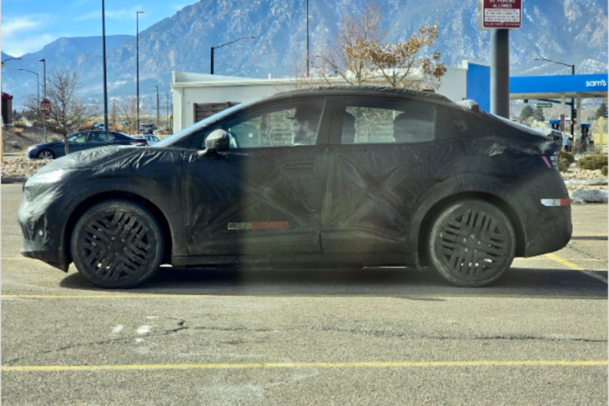 Nissan Leaf de nova geração apanhado com camuflagem 2 Nissan Leaf